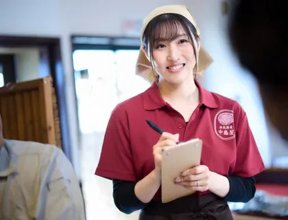 Poster of Người phụ nữ lớn tuổi mà tôi từng gặp là một cô gái lẳng lơ
